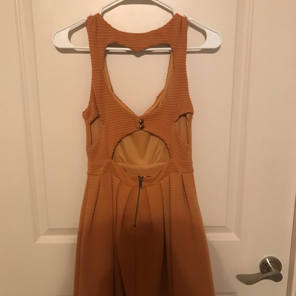 Dress - Picture 3 of 4